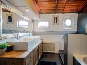 Badkamer authentiek schip - Belvilla Zandmeren Kerkdriel