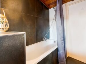 Badkamer authentiek schip - Belvilla Zandmeren Kerkdriel